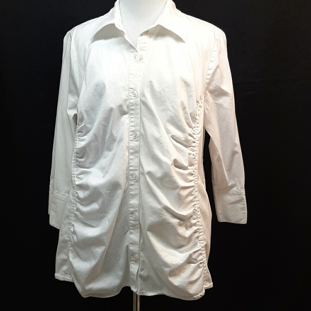 Nice Liz Lange)Maternity 3/4 Sleeve Top